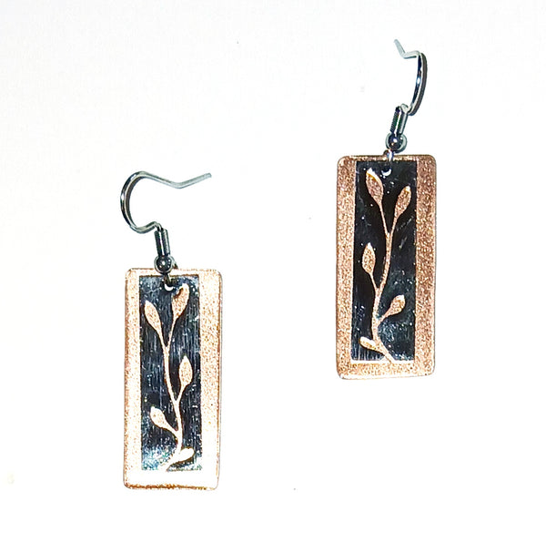 Pair of earrings with rectangular branch design 