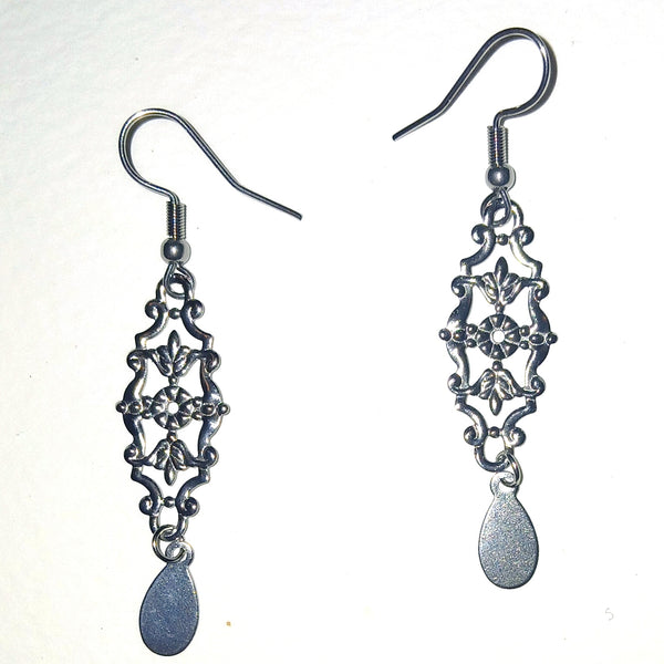 Pair of silver filigree earrings 