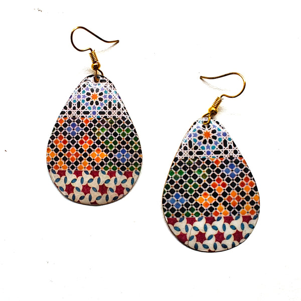 Teardrop-shaped earrings with colorful geometric pattern