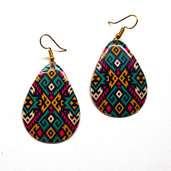 Teardrop-shaped earrings with geometric pattern