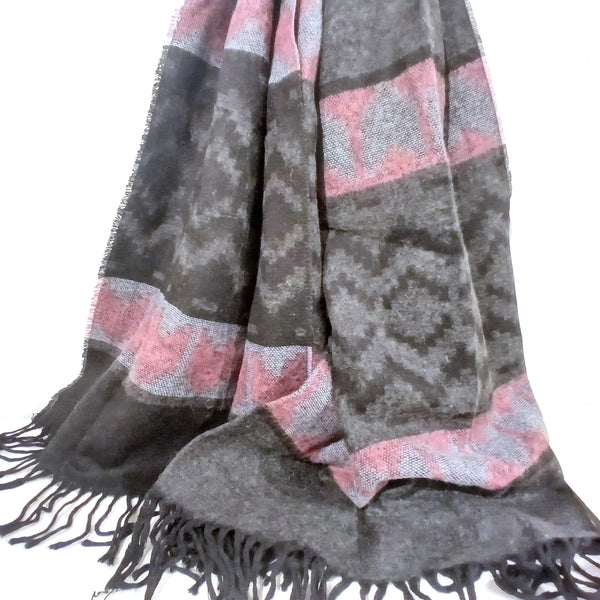Gray and pink patterned scarf with fringes 
