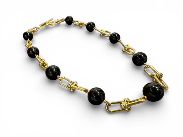 Necklace with black onyx beads and gold chain links 