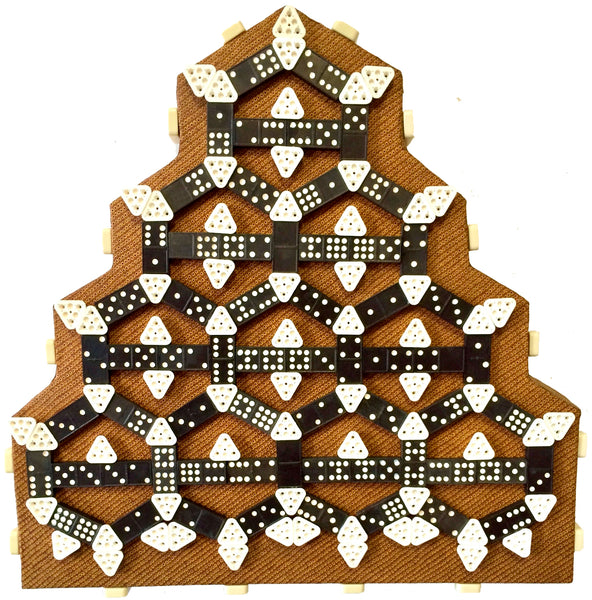 Sculpture with geometric pattern 